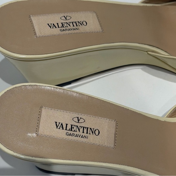 🚨Valentino Garavani Ivory Patent Bow Wedge Sandals 38.5 - Picture 9 of 14